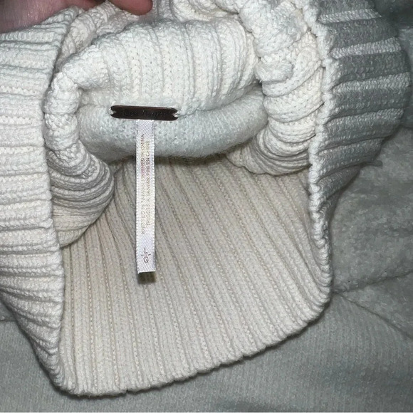 Free People size Large Turtleneck Chunky Sweater size Large - Picture 4 of 4